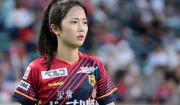 李璇爆料足球明星视频,揭秘球场背后的故事